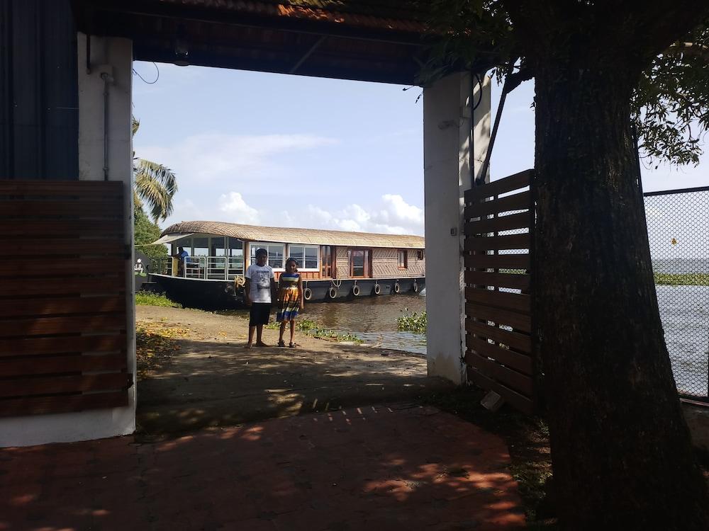 Saro Lake County Kumarakom Buitenkant foto