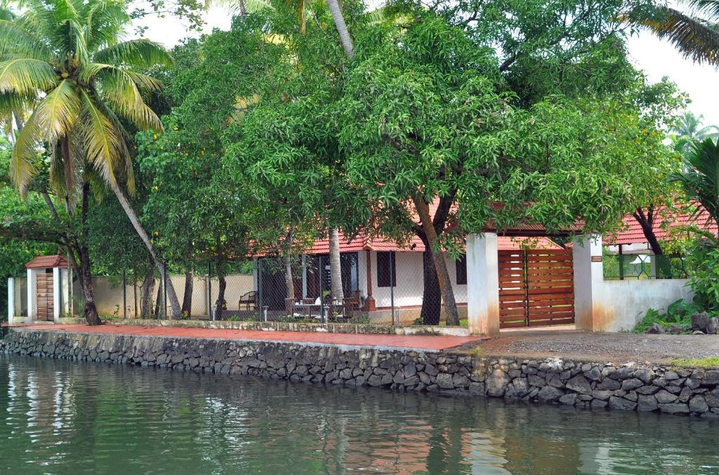Saro Lake County Kumarakom Kamer foto