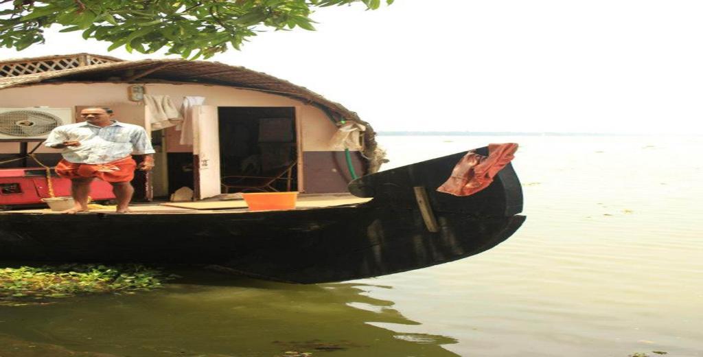 Saro Lake County Kumarakom Buitenkant foto