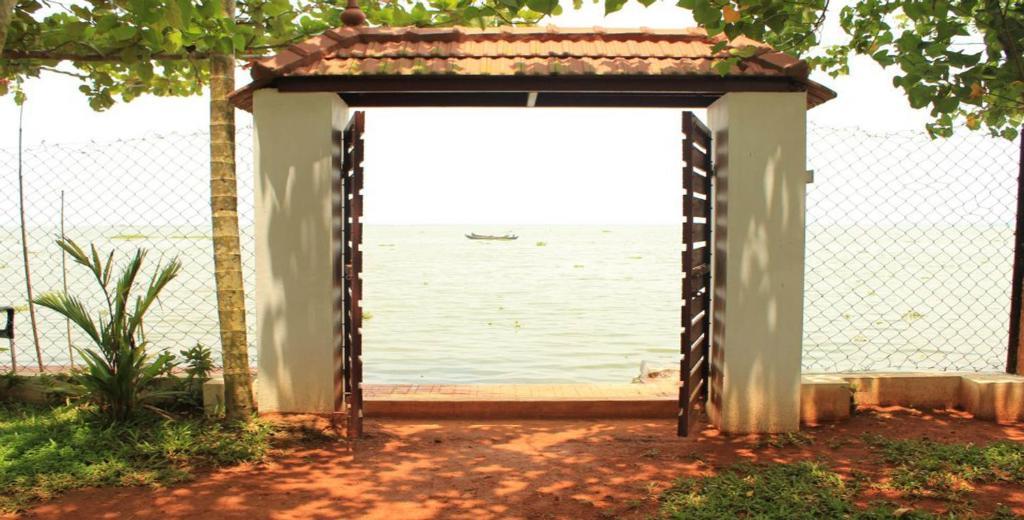 Saro Lake County Kumarakom Buitenkant foto