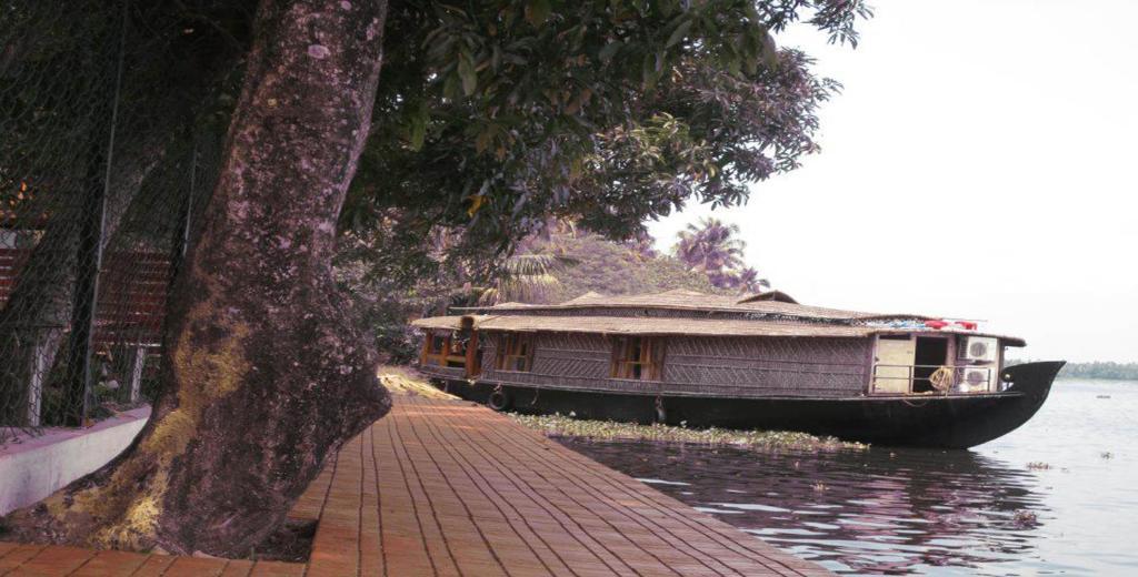 Saro Lake County Kumarakom Buitenkant foto